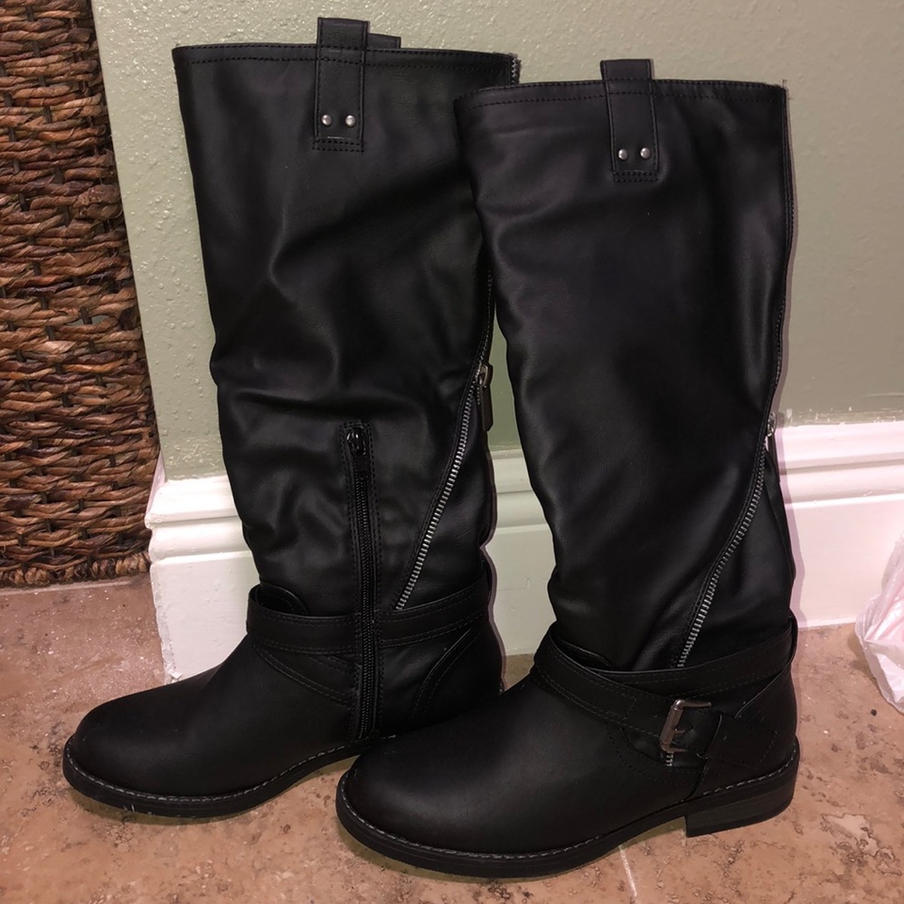 Women’s boots size 6
